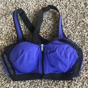 Victoria’s Secret VSX front zip sports bra - 34B